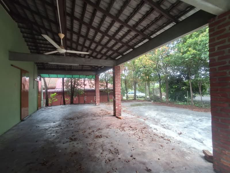 1-storey Terraced House for Sale in Bandar Putra Permai (Seri Kembangan) - Vee Muru - Exterior - PropertyGuru.com.my