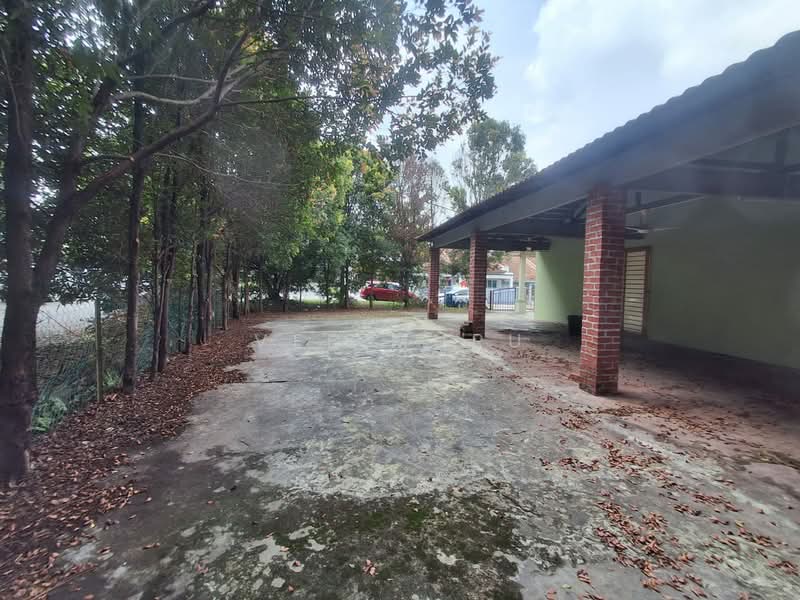 1-storey Terraced House for Sale in Bandar Putra Permai (Seri Kembangan) - Vee Muru - Exterior - PropertyGuru.com.my