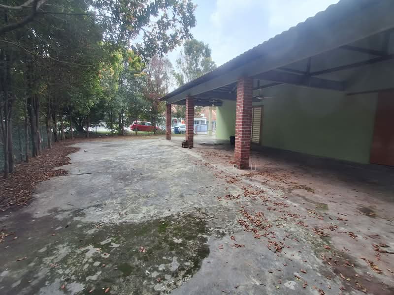 1-storey Terraced House for Sale in Bandar Putra Permai (Seri Kembangan) - Vee Muru - Exterior - PropertyGuru.com.my