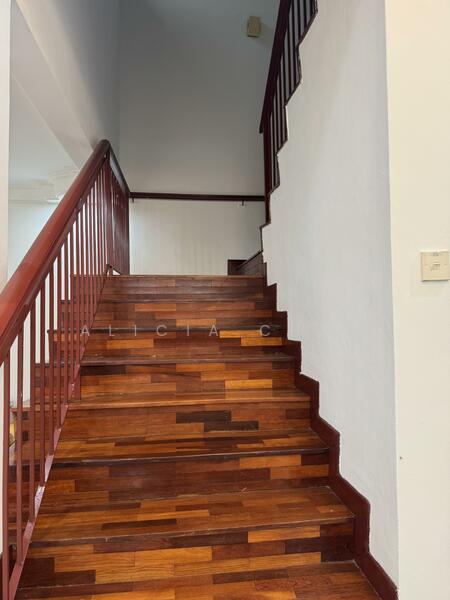 Well Maintained parquet Floor