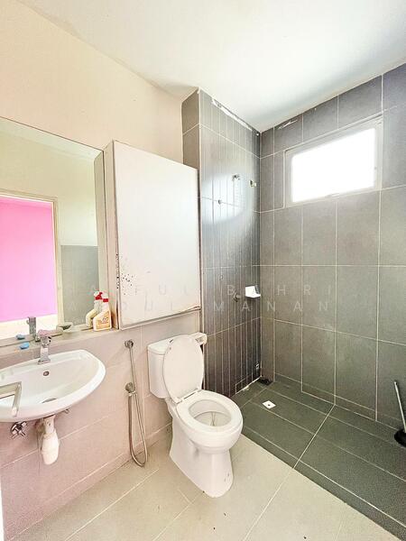 2-storey Terraced House for Sale in Bandar Country Homes (Rawang) - Saiful Bahri Abdul Manan - Bathroom - PropertyGuru.com.my