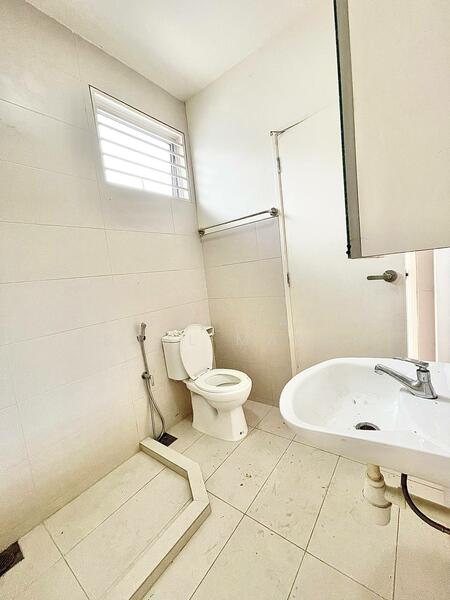 2-storey Terraced House for Sale in Bandar Country Homes (Rawang) - Saiful Bahri Abdul Manan - Bathroom - PropertyGuru.com.my