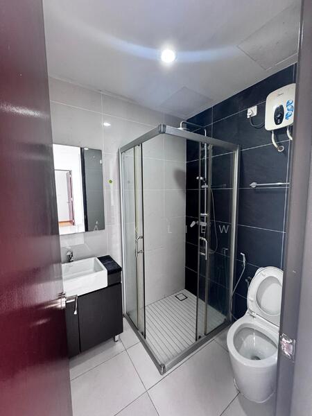 Condominium for Rent at Kings Bay @ Country Garden Danga Bay - Jack Liew - Bathroom - PropertyGuru.com.my