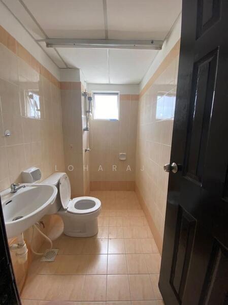 Condominium for Sale at Suriamas - Loharaj . - Bathroom - PropertyGuru.com.my
