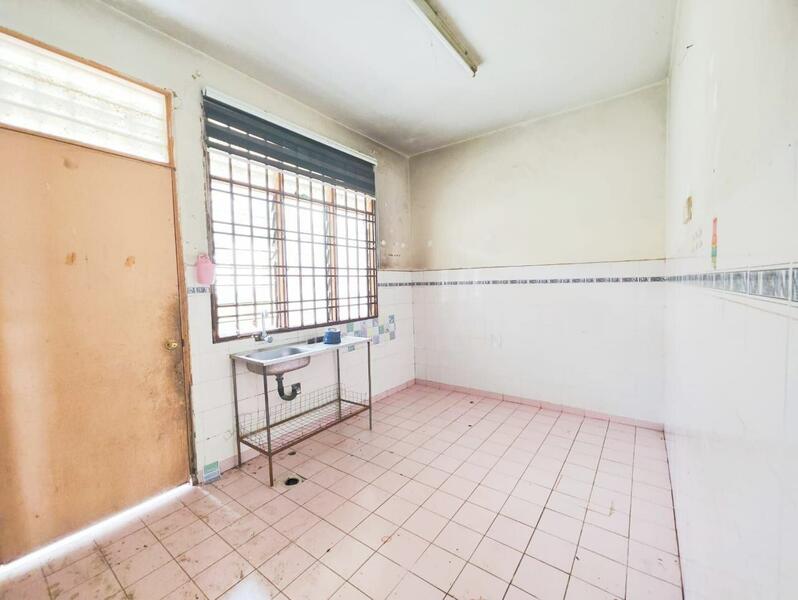 Semi-Detached House for Sale in Bandar Baru Permas Jaya (Permas Jaya) - Fu Guan - Kitchen - PropertyGuru.com.my