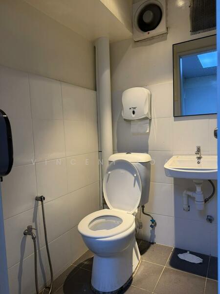 2 Link Shoplots with 2 Storey @ Batu Ferringhi untuk Untuk Disewa - RM 14,000 /bulan, Apr 2026 - Bathroom - PropertyGuru.com.my