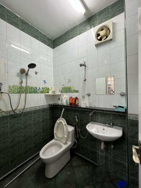 2-storey Terraced House for Sale in Taman Desa Cemerlang (Ulu Tiram) - Brown Cheng - Bathroom - PropertyGuru.com.my