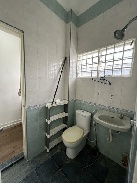 2-storey Terraced House for Sale in Taman Desa Cemerlang (Ulu Tiram) - Brown Cheng - Bathroom - PropertyGuru.com.my