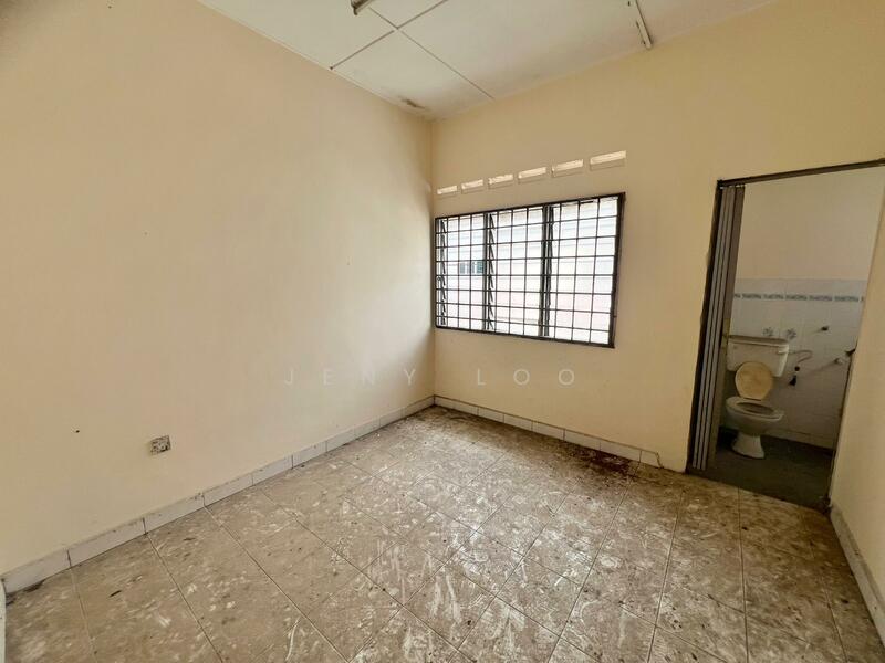 2-storey Terraced House for Sale in Johor Bahru (Johor) - Jeny Loo - Bathroom - PropertyGuru.com.my