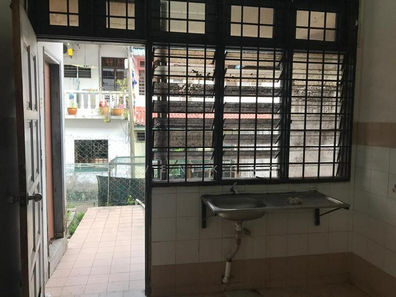 2-storey Terraced House for Sale in Taman Desa Cemerlang (Ulu Tiram) - Seven Kong - Interior - PropertyGuru.com.my