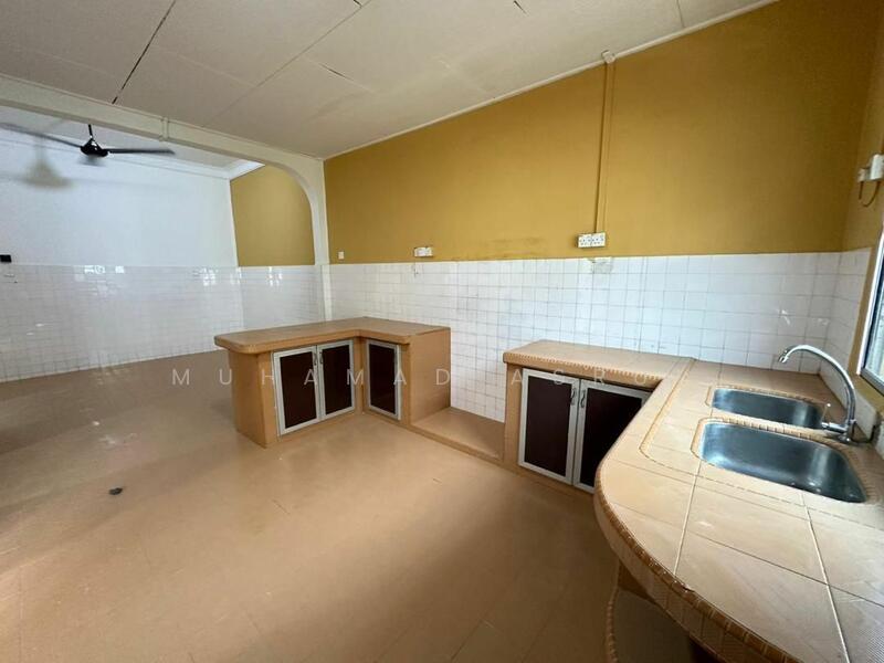 Taman Kluang Barat untuk Untuk Dijual - RM 338,000, Feb 2026 - Kitchen - PropertyGuru.com.my