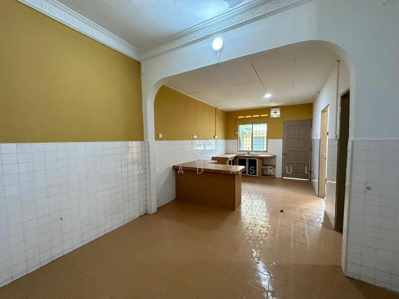 Taman Kluang Barat untuk Untuk Dijual - RM 338,000, Feb 2026 - Dinning Area - PropertyGuru.com.my