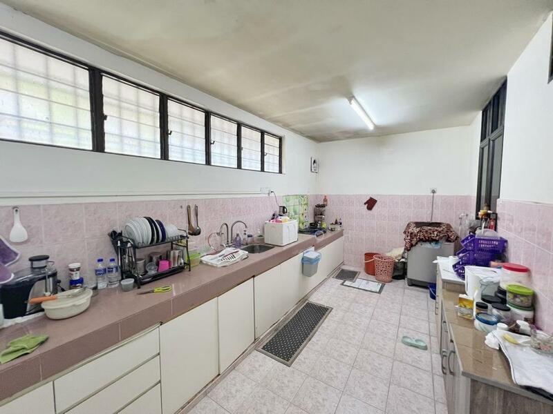 Taman Ungku Tun Aminah untuk Untuk Dijual - RM 650,000, Feb 2026 - Kitchen - PropertyGuru.com.my
