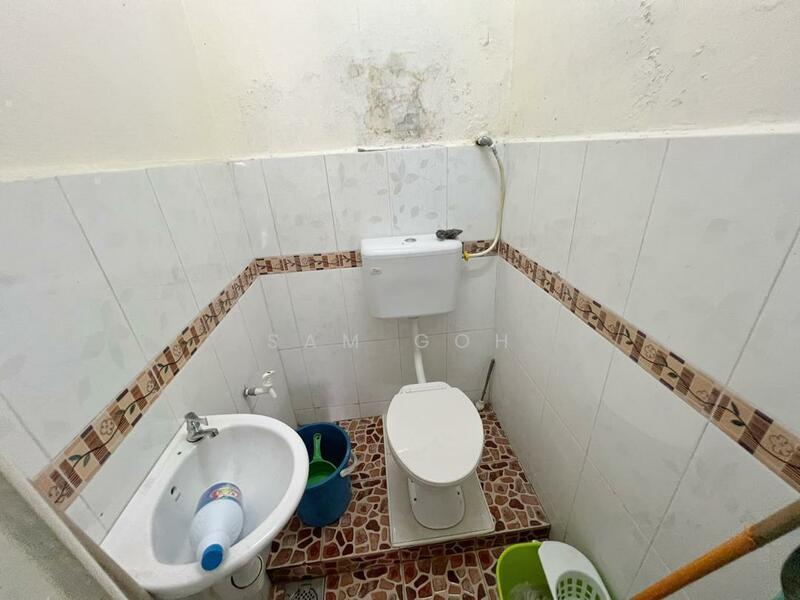 Taman Ungku Tun Aminah untuk Untuk Dijual - RM 650,000, Feb 2026 - Bathroom - PropertyGuru.com.my