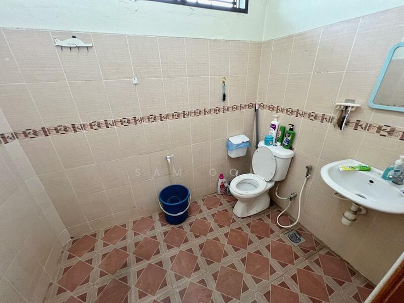 Taman Ungku Tun Aminah untuk Untuk Dijual - RM 650,000, Feb 2026 - Bathroom - PropertyGuru.com.my