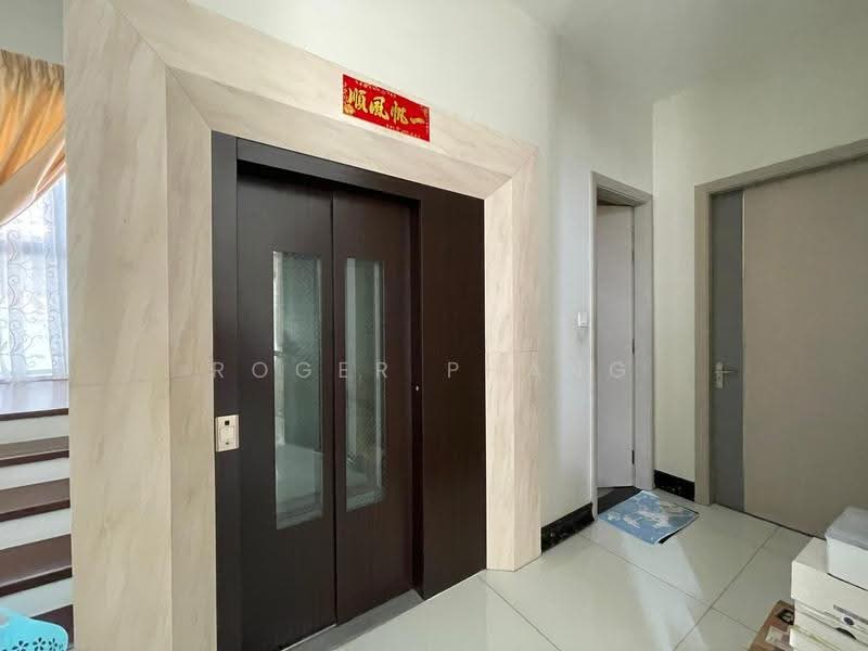 Zero-Lot Bungalow for Sale in Subang Jaya (Selangor) - Roger Phang - Corridor - PropertyGuru.com.my