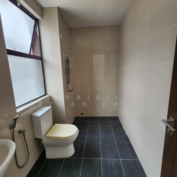 Townhouse for Rent in Shah Alam (Selangor) - Khairil Izzuan Khairuddin - Bathroom - PropertyGuru.com.my