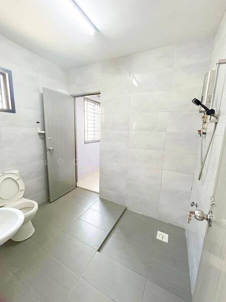 2-storey Terraced House for Sale in Taman Sri Putri (Skudai) - Loong Hing Liong - Bathroom - PropertyGuru.com.my