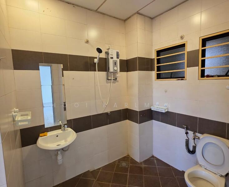 Service Residence for Sale at Serviced Residence @ Pelangi Damansara Sentral - Hooi Karlmen - Bathroom - PropertyGuru.com.my