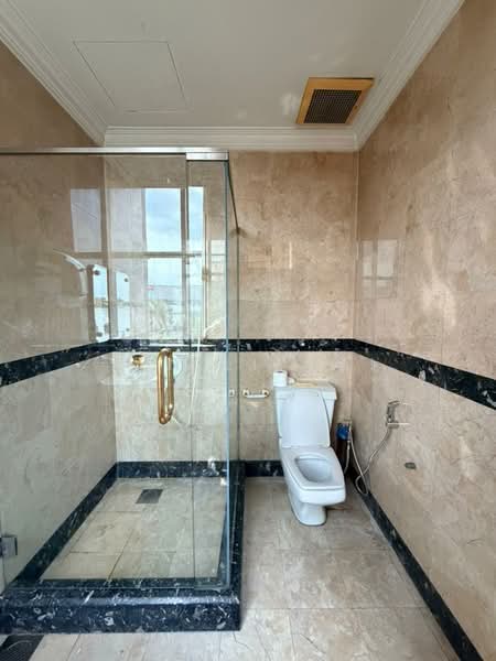 Kilang untuk Disewa di Glenmarie (Selangor) - Janie Wai - Bathroom - PropertyGuru.com.my