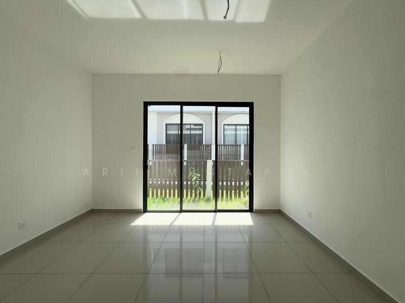 Rumah Teres 2 Tingkat untuk Dijual di Setia Safiro (Cyberjaya) - Arif Mustapha - Living Room - PropertyGuru.com.my