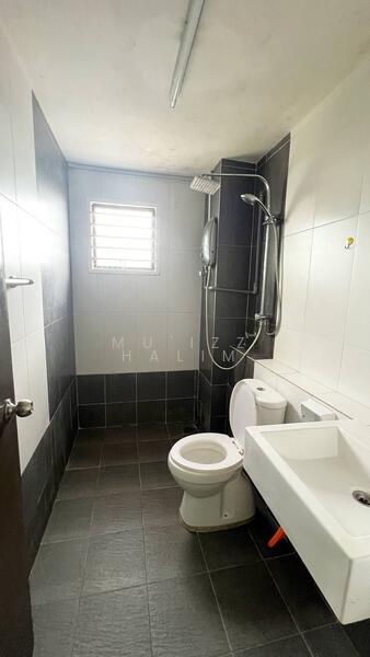 Saujana KLIA untuk Untuk Disewa - RM 1,900 /bulan, Feb 2026 - Bathroom - PropertyGuru.com.my