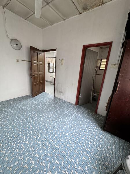 Maid's room wt attached bathroom