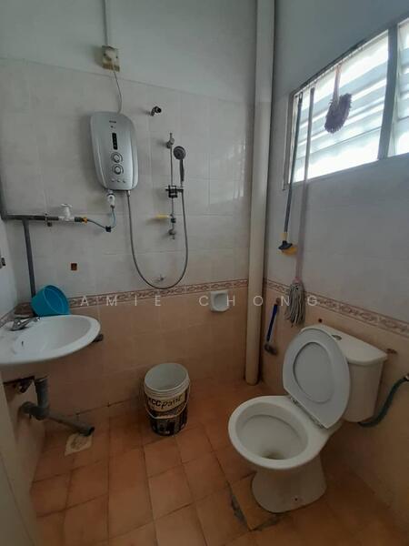 1-storey Terraced House for Sale in Taman Menglembu Timur (Menglembu) - Amie Chong - Bathroom - PropertyGuru.com.my