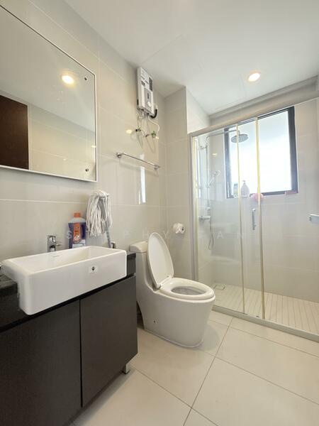 Condominium for Rent at Kings Bay @ Country Garden Danga Bay - Stephy Tan - Bathroom - PropertyGuru.com.my