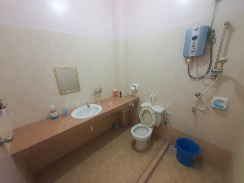 Bukit Jaya 2.5 Storey Terrace House untuk Untuk Dijual - RM 600,000, Mac 2026 - Bathroom - PropertyGuru.com.my