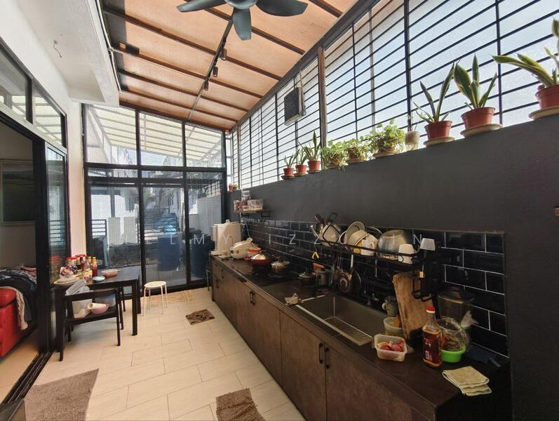 3-storey Terraced House for Sale in Sepang (Selangor) - HELMY IZZUDIN - Kitchen - PropertyGuru.com.my