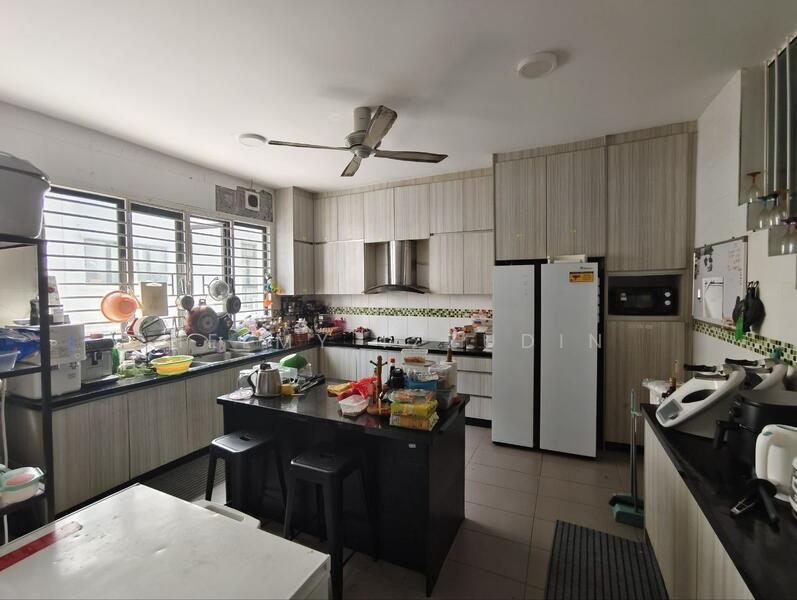3-storey Terraced House for Sale in Sepang (Selangor) - HELMY IZZUDIN - Kitchen - PropertyGuru.com.my