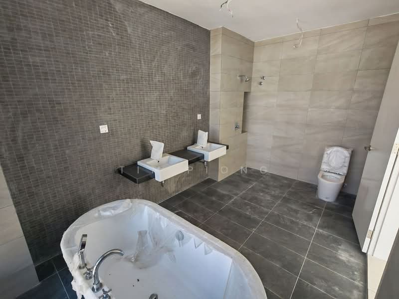 Semi-Detached House for Sale in Bemban (Melaka) - Tim Piong - Bathroom - PropertyGuru.com.my