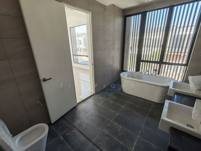 Semi-Detached House for Sale in Bemban (Melaka) - Tim Piong - Bathroom - PropertyGuru.com.my