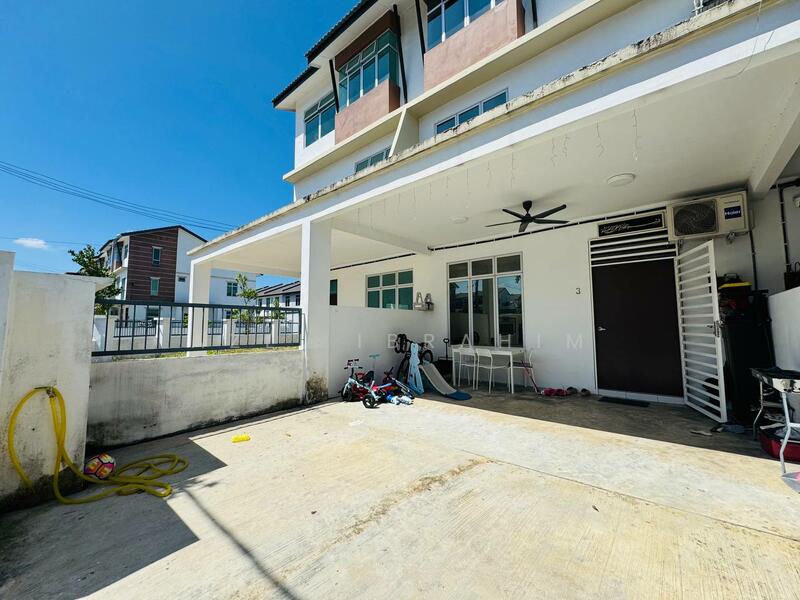 3-storey Terraced House for Sale in Taman Kundang Jaya (Rawang) - Azli Ibrahim - Exterior - PropertyGuru.com.my