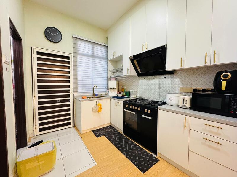 3-storey Terraced House for Sale in Taman Kundang Jaya (Rawang) - Azli Ibrahim - Kitchen - PropertyGuru.com.my