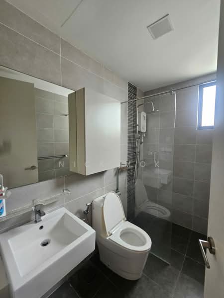 Servis Apartment untuk Dijual di Far East - Nick Mok - Bathroom - PropertyGuru.com.my
