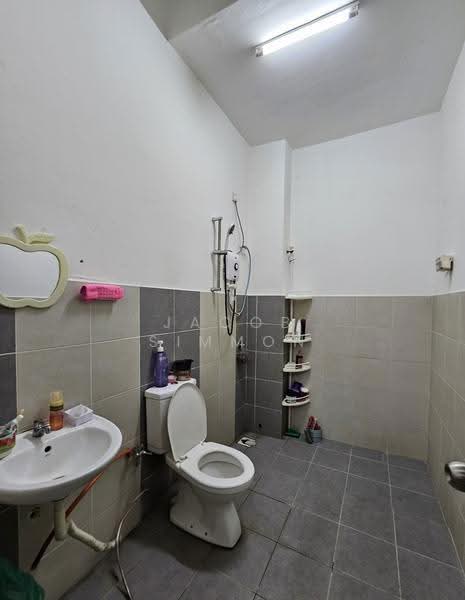 Terraced House for Rent in Kota Warisan (Sepang) - Jacob Simmon - Bathroom - PropertyGuru.com.my