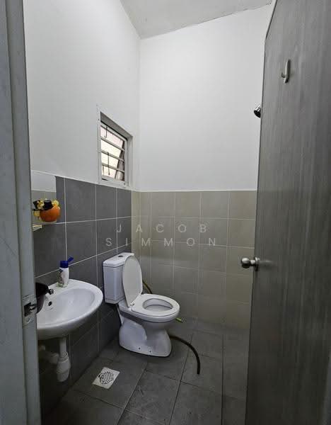 Terraced House for Rent in Kota Warisan (Sepang) - Jacob Simmon - Bathroom - PropertyGuru.com.my