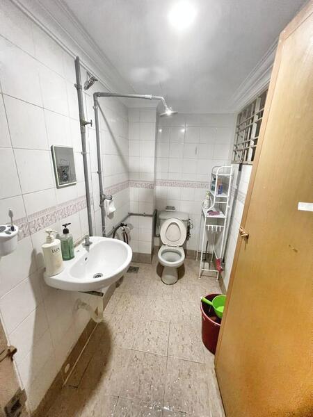 Townhouse for Sale in Seksyen 7 (Shah Alam) - Izzati Mat - Bathroom - PropertyGuru.com.my