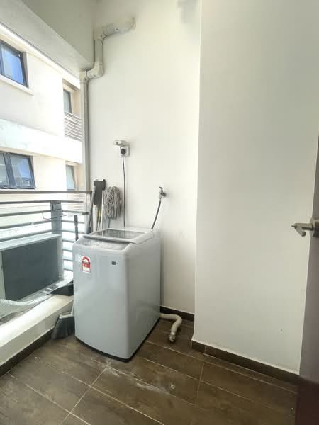 Kondominium untuk Disewa di Amberside @ Country Garden Danga Bay - KT Tan - Balcony - PropertyGuru.com.my