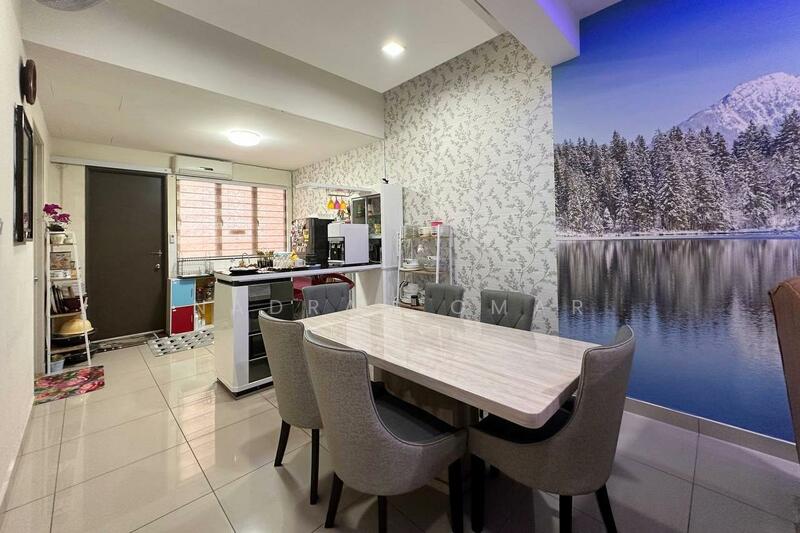 3-storey Terraced House for Sale in Taman Anggun 3 (Rawang) - Nadrah Omar - Dining Room - PropertyGuru.com.my