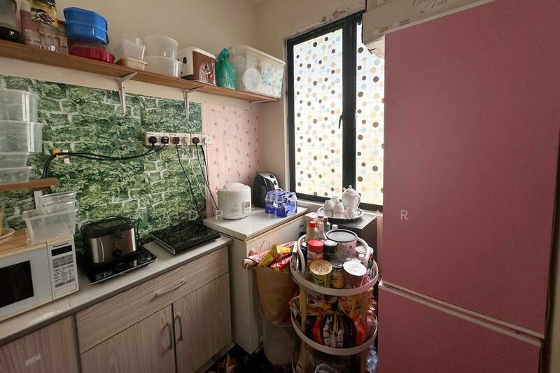 3-storey Terraced House for Sale in Taman Anggun 3 (Rawang) - Nadrah Omar - Kitchen - PropertyGuru.com.my