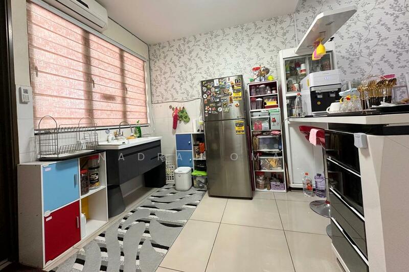 3-storey Terraced House for Sale in Taman Anggun 3 (Rawang) - Nadrah Omar - Kitchen - PropertyGuru.com.my