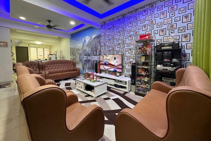 3-storey Terraced House for Sale in Taman Anggun 3 (Rawang) - Nadrah Omar - Living Room - PropertyGuru.com.my
