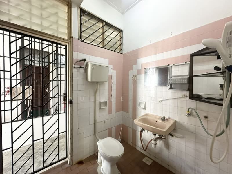 1-storey Terraced House for Rent in Taman Daya (Johor Bahru) - Pauline Goh - Bathroom - PropertyGuru.com.my