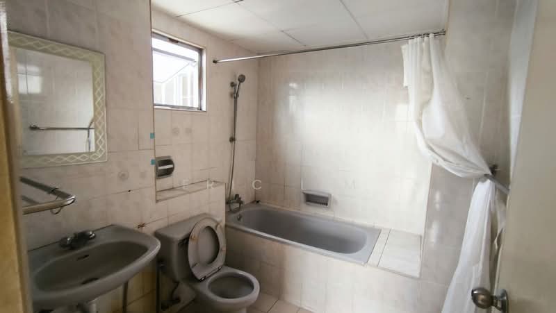 Kondominium untuk Dijual di Jasmine Towers - Eric Lim - Bathroom - PropertyGuru.com.my