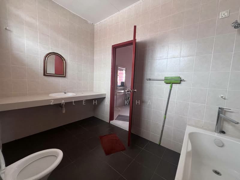 Rumah Teres 2.5 Tingkat untuk Dijual di Shah Alam (Selangor) - Zaleha Khalid - Bathroom - PropertyGuru.com.my