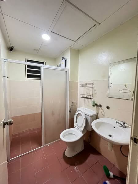 Condominium for Rent at Koi Tropika - Chi Hau - Master bathroom - PropertyGuru.com.my