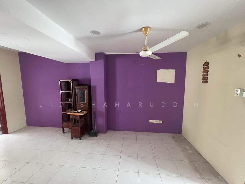 2.5-storey Terraced House for Sale in Shah Alam (Selangor) - Jid Shaharuddin - Living Room - PropertyGuru.com.my